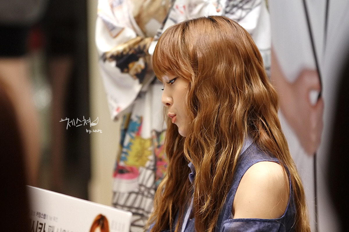 [PIC][26-05-2012]JESSICA TẠI BUỔI "FAN SIGN" CHO THƯƠNG HIỆU COMING STEP VÀO TRƯA NAY - Page 3 Tumblr_m4mzvySu0n1qitdj1o2_1280