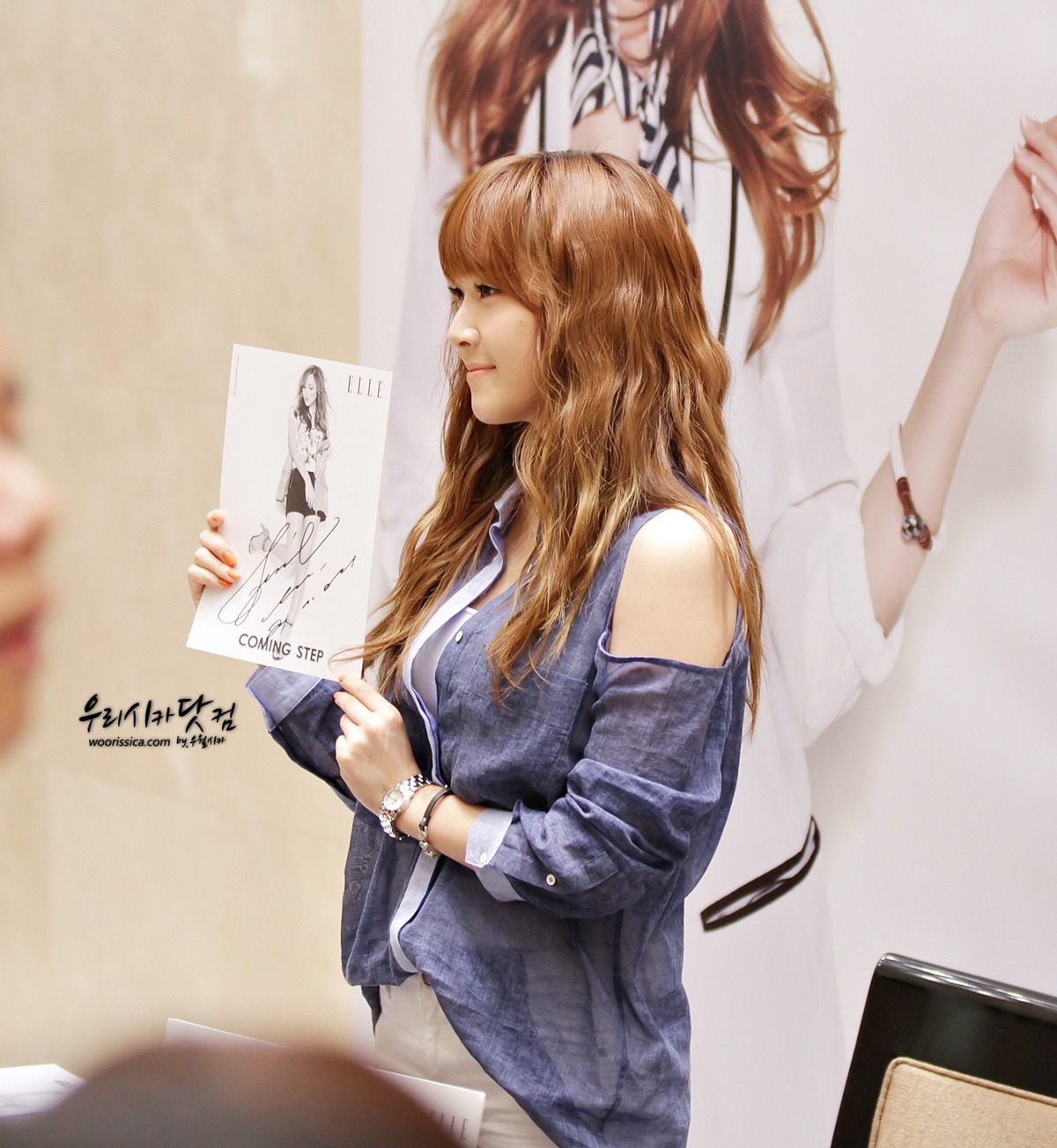 [PIC][26-05-2012]JESSICA TẠI BUỔI "FAN SIGN" CHO THƯƠNG HIỆU COMING STEP VÀO TRƯA NAY - Page 3 Tumblr_m4n8iamypV1qitdj1o2_1280