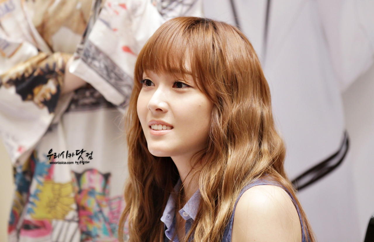 [PIC][26-05-2012]JESSICA TẠI BUỔI "FAN SIGN" CHO THƯƠNG HIỆU COMING STEP VÀO TRƯA NAY - Page 3 Tumblr_m4n8wzEjbw1qitdj1o3_1280