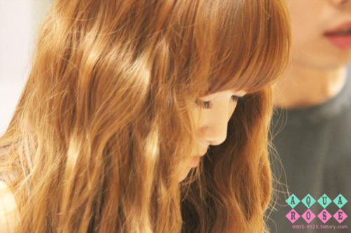 [JUNGHOUSE][FANTAKEN][26-05-2012] Jessica @ The Coming Step fan sign Tumblr_m4o1gaGh1X1qitdj1o2_500