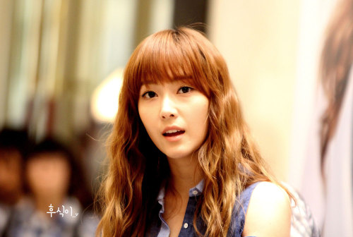 [JUNGHOUSE][FANTAKEN][26-05-2012] Jessica @ The Coming Step fan sign Tumblr_m4o55pDL931qitdj1o1_500