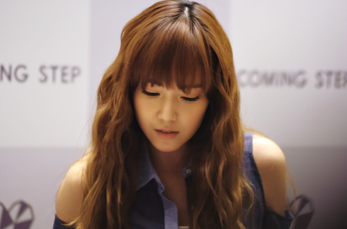 [JUNGHOUSE][FANTAKEN][26-05-2012] Jessica @ The Coming Step fan sign Tumblr_m4puutHjYB1qitdj1o1_500