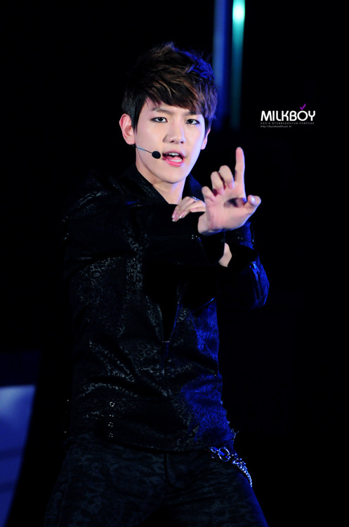 [PERF] Baek Hyun @ Cultwo Show Open Concert Tumblr_m4umce50TW1qg9zoro1_500