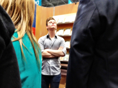 Chris Colfer firma de autografos "The Land of Stories" New York Tumblr_m57krw7AUh1qahheuo1_500