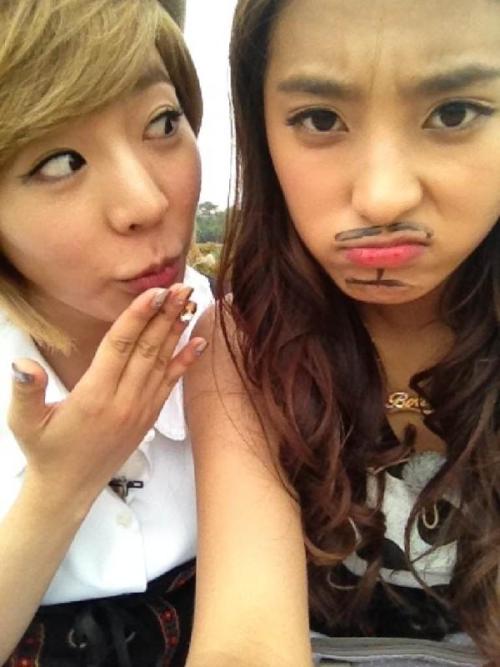 [PICS] Sunny’s Selca with Bora Tumblr_m5ad4tesdT1r37r5io1_500