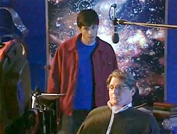 Smallville Behind the Scenes - Página 6 Tumblr_m5cderGInO1r6m5e8o2_250