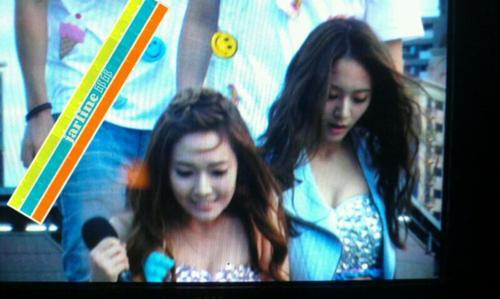 [PICS || 120609] Krystal @ SMTOWN in Taiwan 2012 Tumblr_m5e0n6y9Pc1qekqr2o1_500