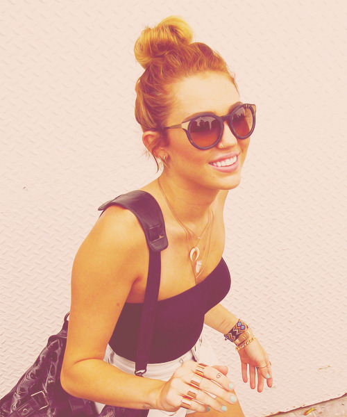 Miley Cyrus Tumblr_m5ekypYYZO1rsqzvdo1_500