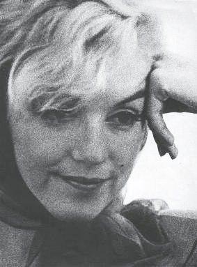 Marilyn Monroe - Page 15 Tumblr_m5jxs5q1Y61rq7yhco1_400