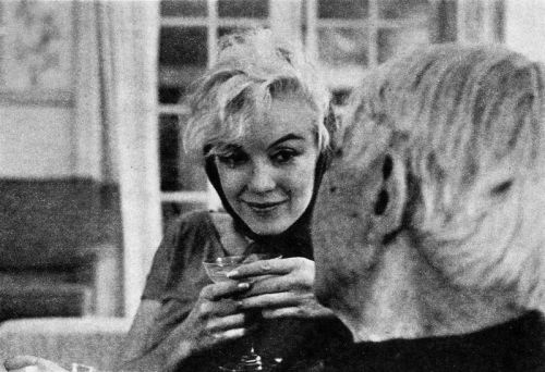 Marilyn Monroe - Page 15 Tumblr_m5jxtaj5EG1rq7yhco1_500