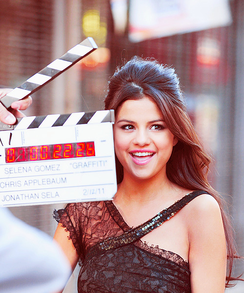 Selena Gomez - Page 2 Tumblr_m5p5u3EpiG1r6oyrbo1_500