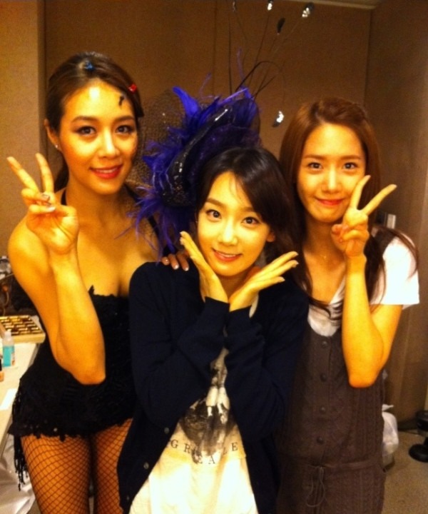 [PICS] Girls' Generation YoonA và Tae Yeon Selca at Backstage Tumblr_m5rpjpb8411ryysnco2_1280