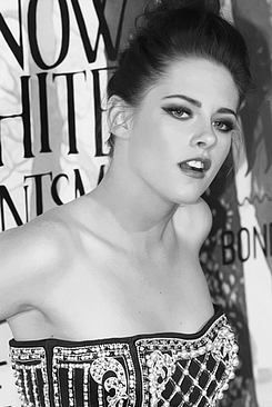 Kristen Tumblr_m5vfdvXuOF1qbnvlgo3_250