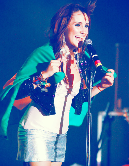 Dulce Maria (ex RBD) - Page 2 Tumblr_m5xkszgNID1qfiavio1_500