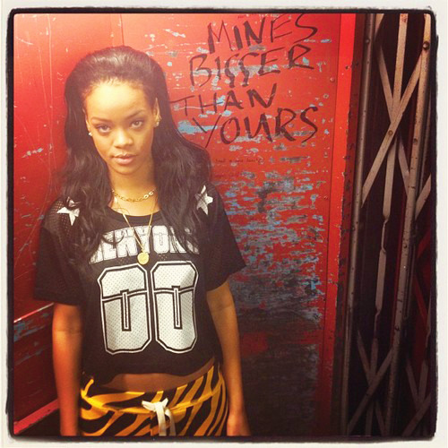 Rihanna .  - Page 32 Tumblr_m5xsjivaoq1qgy8r3o1_500