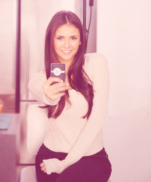 Nina Dobrev - Page 23 Tumblr_m60p0nT2gH1qc9cn2o1_500