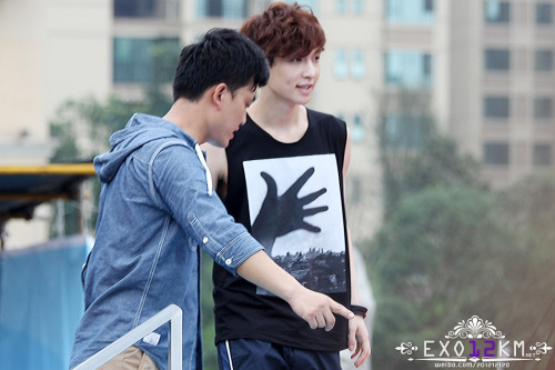 [FANTAKEN] Lay @ Quan Li Yi Fu Recording Tumblr_m66x1ucWui1rsu82co1_500