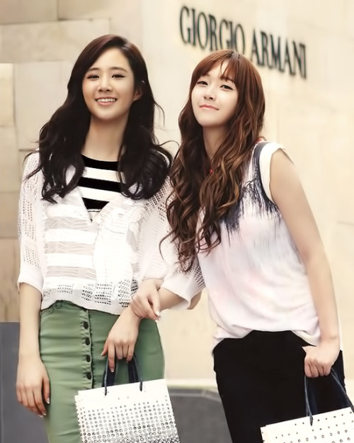 [PIC+VID+GIF][03/07/2012]«๑۩۞۩๑ ♥♕♥ 4th Palace for Black Pearl and Ice Princess ♥♕♥ ๑۩۞۩๑»   - Page 4 Tumblr_m69pvfON631qbgo3go1_r5_500