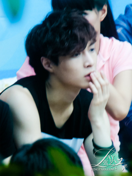 [FANTAKEN] Lay @ Quan Li Yi Fu Recording Tumblr_m6fbi8svGZ1rsu82co1_r1_500