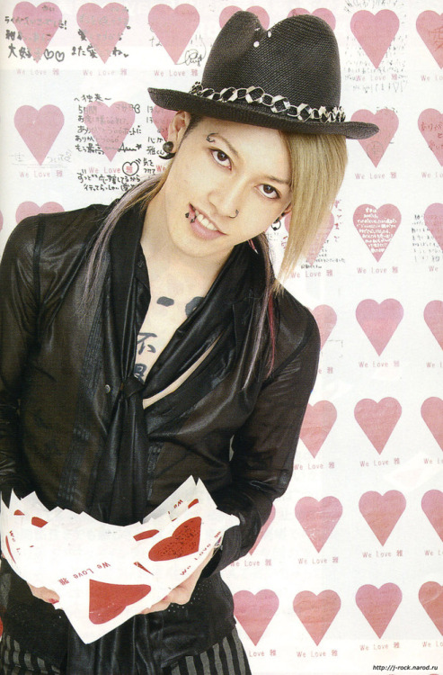 Profil - Miyavi Tumblr_m6ka8uHLk61rz4eslo1_500