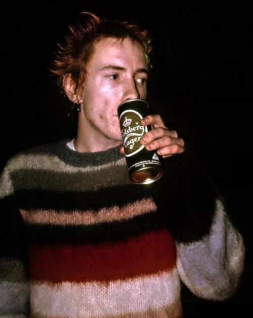 Une fan de Johnny Rotten Tumblr_m6spmq0qOq1qcy2b5o1_500