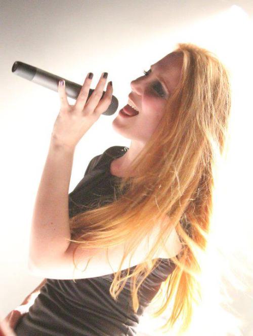 Fotos de Simone Simons - Página 9 Tumblr_m6y4f4eVqw1r5uudio1_500