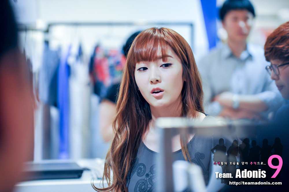 [PIC][15-06-2012]Jessica ghé thăm cửa hàng "COMING STEP" tại Gangnam vào trưa nay - Page 7 Tumblr_m6ydepkaqQ1qitdj1o4_1280