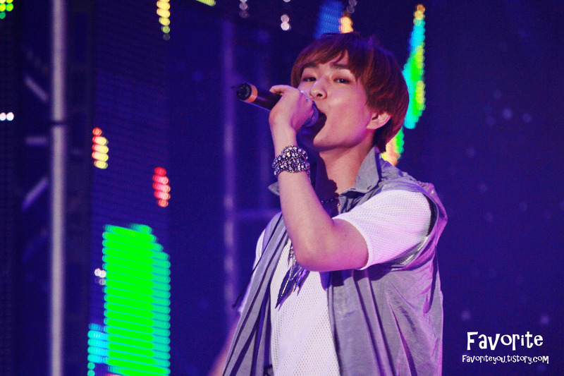 120714 Onew @ Yellow Sea International Yacht Tournament Concert Tumblr_m75uxayXGR1qdws1jo3_1280