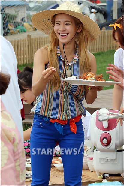 [PIC][21-07-2012]Hình ảnh mới từ chương trình "Invincible Youth 2" của HyoYeon và Sunny Tumblr_m79pxewq5N1qiknqko7_500