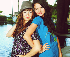 Selena Gomez[5] - Page 10 Tumblr_m7chr5T6Ge1qbt8b8o3_r1_250