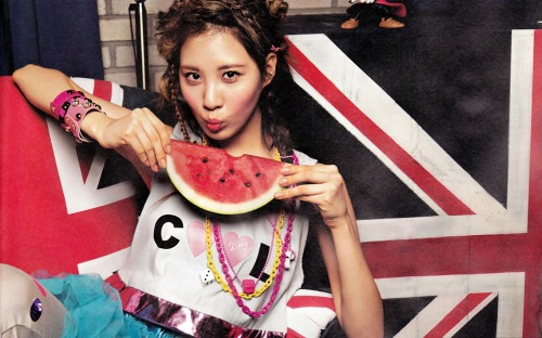 {120720} {FO} Hyoyeon y Seohyun @ Nylon magazine Tumblr_m7hepiUe581r3fa7io1_500