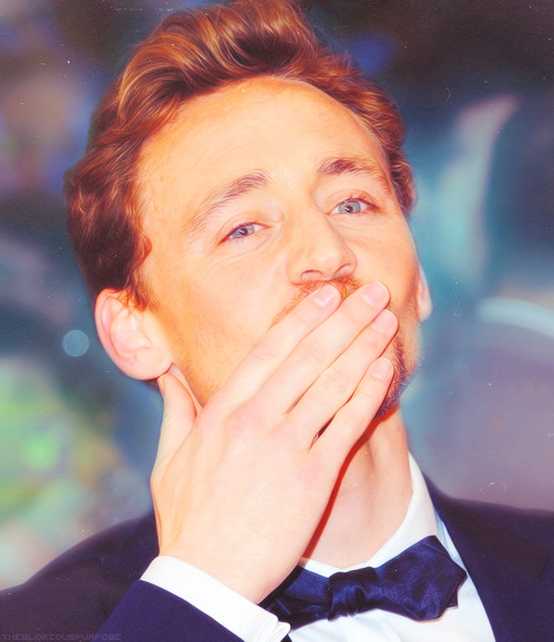 Kedvenc képeink Tom Hiddlestonról No. 1. - Page 30 Tumblr_m7hgfwLPVT1qj7roko1_500