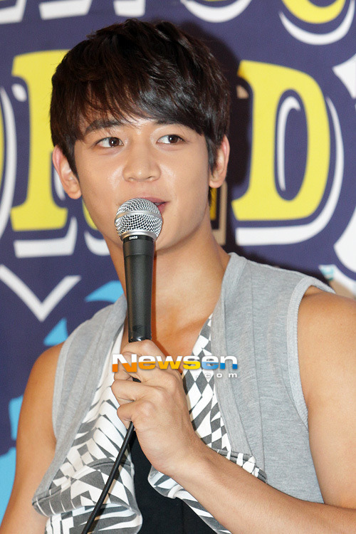 120722 Minho @ Conferencia de Prensa de SWC II Tumblr_m7ju75cGEe1qdtvhxo2_500