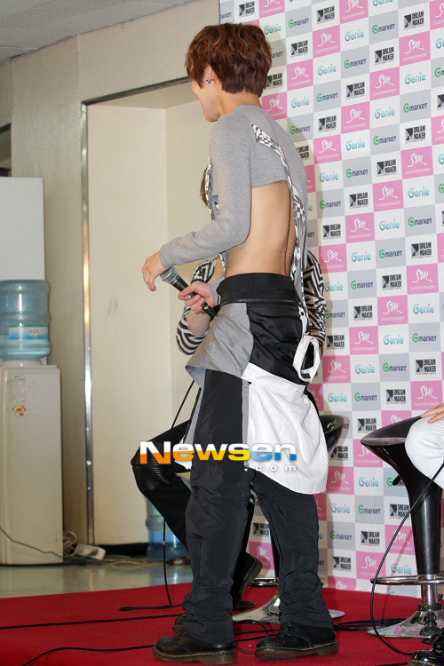 120722 Taemin @ Conferencia de Prensa de SWC II Tumblr_m7ju75cGEe1qdtvhxo6_500