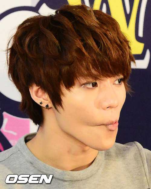 120722 Taemin @ Conferencia de Prensa de SWC II Tumblr_m7jujkkFwK1qdtvhxo6_500