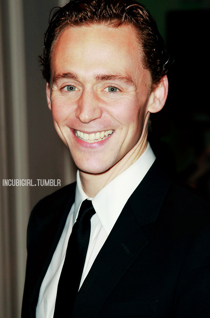 Kedvenc képeink Tom Hiddlestonról No. 2. - Page 4 Tumblr_m7rymq0blZ1qjkb11o1_1280