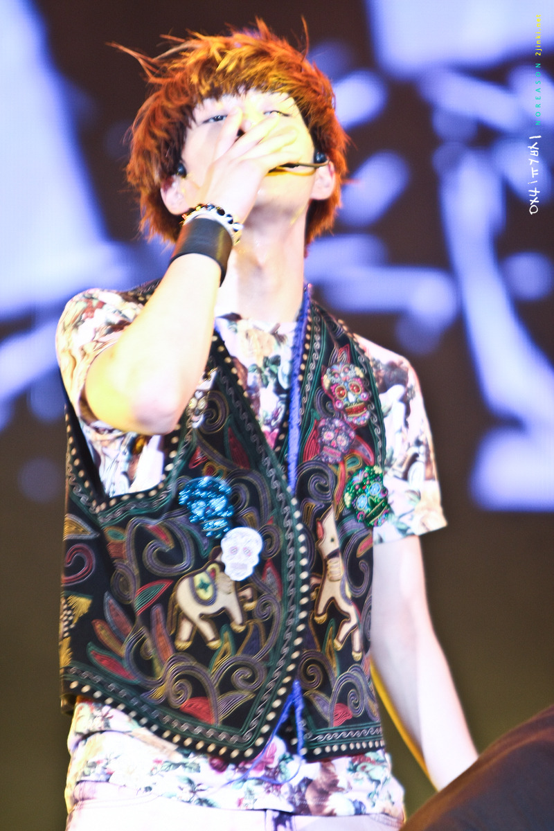 120727 Onew @ Yeosu Expo  Tumblr_m7xh4emCbY1r8fs1io1_1280