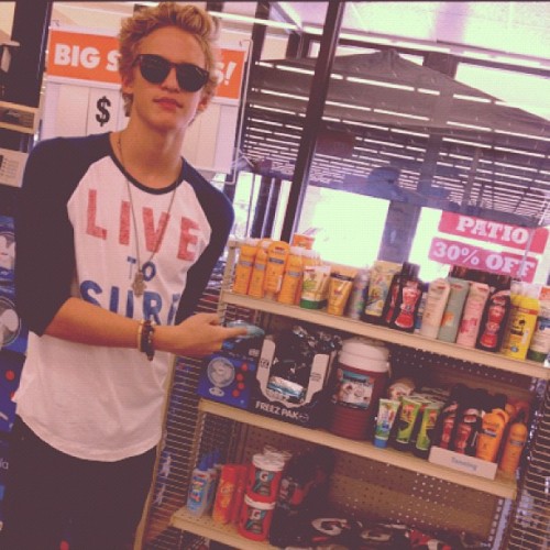 Cody Simpson.[2] - Page 31 Tumblr_m7ywa0kgHh1ra09hko1_500