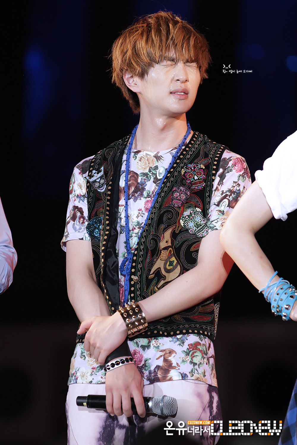 120727 Onew @ Yeosu Expo  Tumblr_m7z8q2y0gr1r8fs1io1_1280