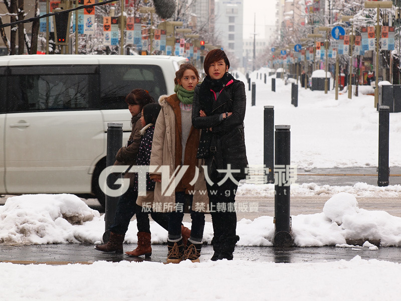 [PIC][22-07-2012]"Love Rain" xuất hiện trên báo và tại toà nhà ở Shibuya - Nhật Bản - Page 2 Tumblr_m7ze8aQ0B91rtmoppo3_1280