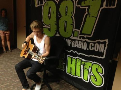 Cody Simpson.[2] - Page 19 Tumblr_m82539Zi0F1qlqqevo1_500