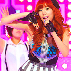 [PICS/GIFS][Update]Topic update red hair of TIFFANY Tumblr_m84j3zIDHj1rpv26ho4_250