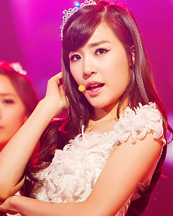 [FANYISM] [VER 9] Eye Smile(¯`'•.¸ Hoàng Mĩ Anh ¸.•'´¯) ♫ ♪ ♥ Tiffany Hwang ♫ ♪ ♥ Ngơ House - Page 30 Tumblr_m84zq3Orel1qloslzo4_250