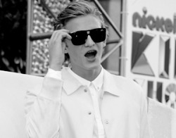 Cody Simpson.[2] - Page 7 Tumblr_m85d6s2UwU1qjlolco2_250