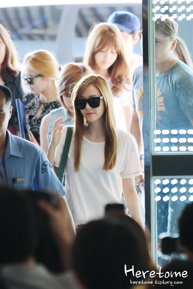 {Caps} Jessica @ Gimpo Airport Tumblr_m86sewN61r1qjnoe5o2_1280