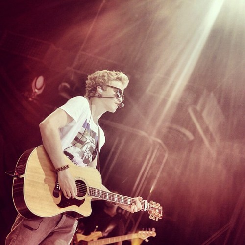 Cody Simpson. - Page 22 Tumblr_m8akgcEpzI1ra72mto1_500