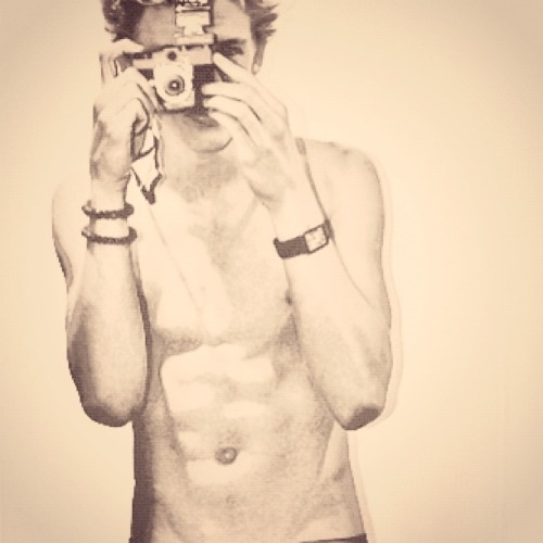 Cody Simpson. - Page 21 Tumblr_m8arfc2Lvw1qmlq5so1_500