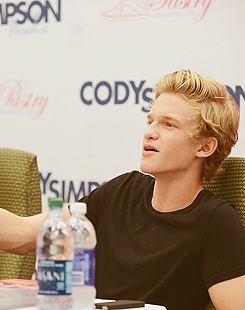 Cody Simpson. - Page 18 Tumblr_m8bdifS2md1qg77bzo2_250