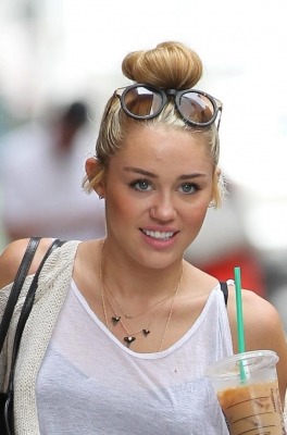 Miley Cyrus - Page 6 Tumblr_m8fix332OB1rpwcojo1_400