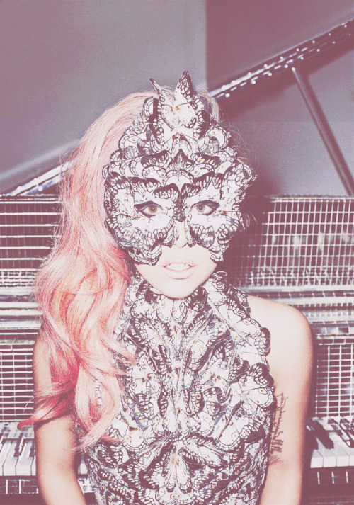 Lady Gaga . - Page 7 Tumblr_m8h0t49xwS1qcpd6ho1_500